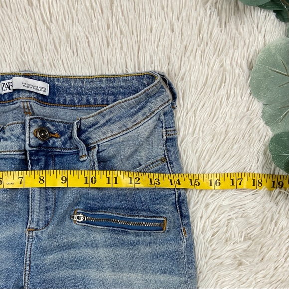 Zara Distressed Zipper front Denim Jeans - Picture 5 of 6